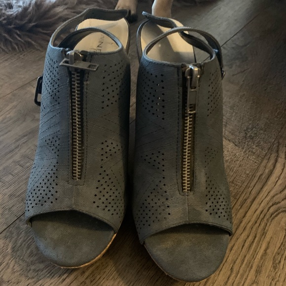 Open toe and back wedges - Picture 1 of 3